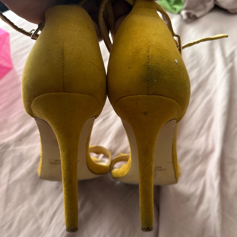 Strap heel